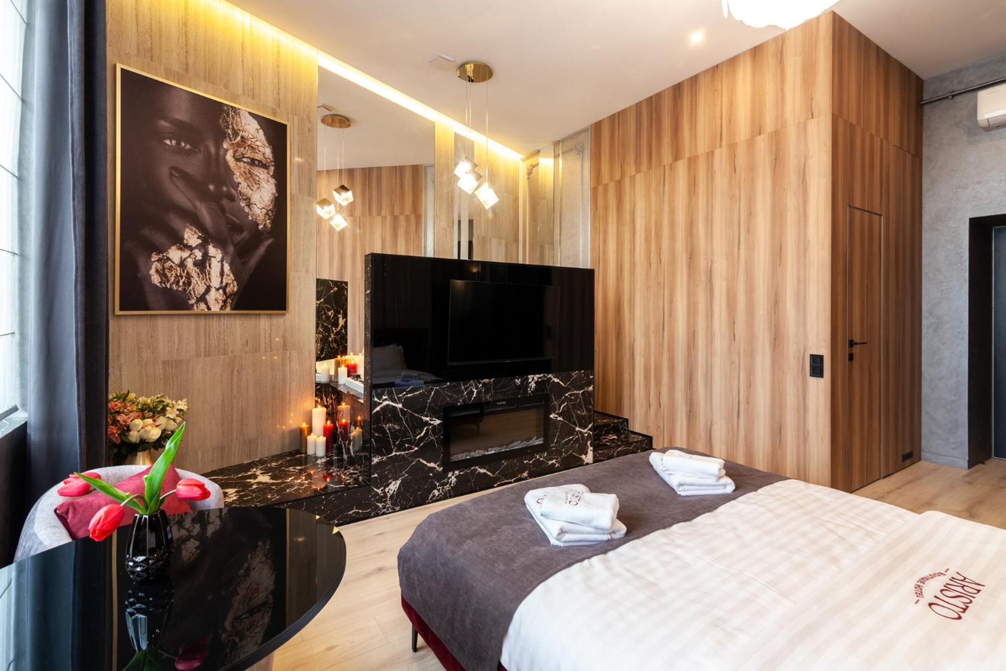 Aristo Jacuzzi Hotel إلفيف المظهر الخارجي الصورة