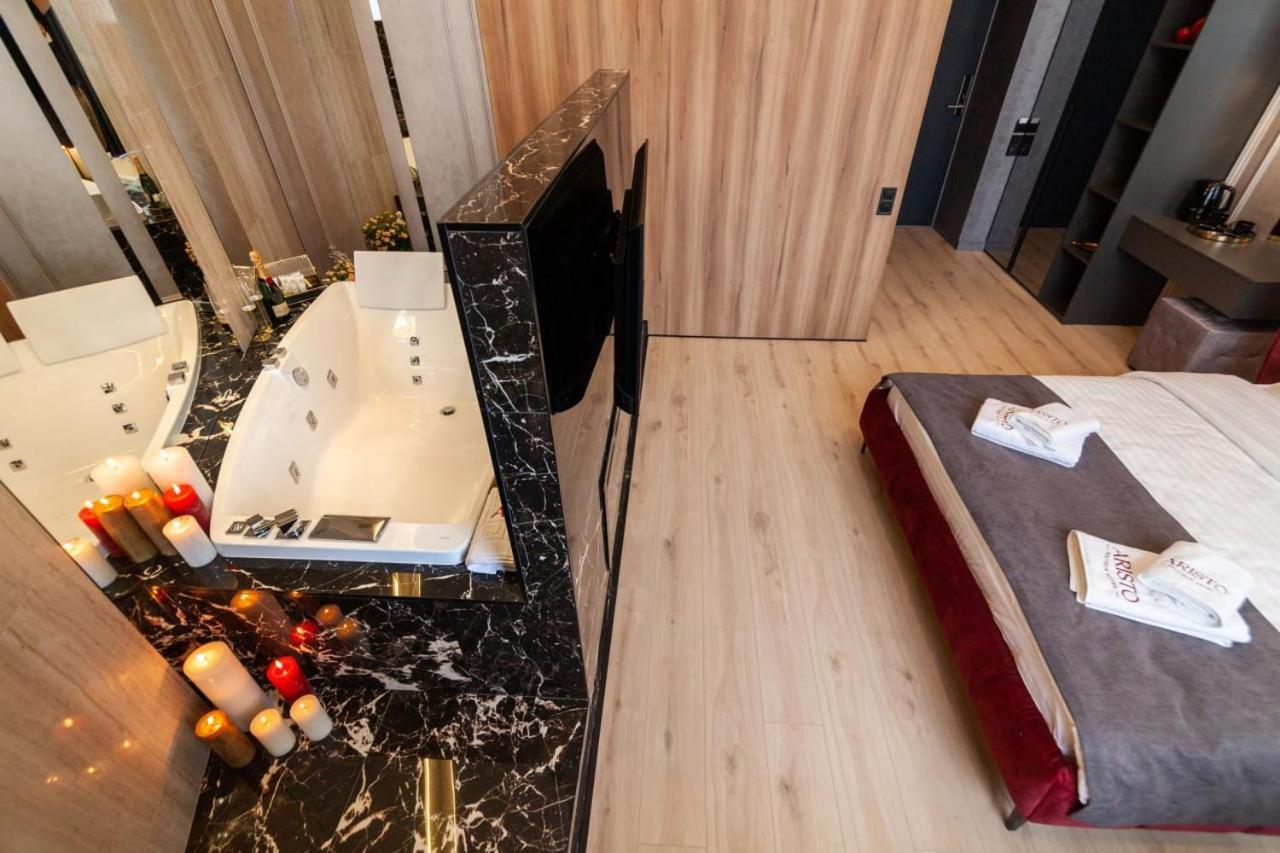 Aristo Jacuzzi Hotel إلفيف المظهر الخارجي الصورة